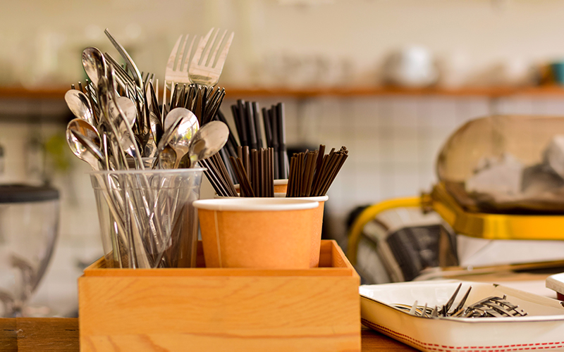 Have difficulties cleaning your picket utensils?
